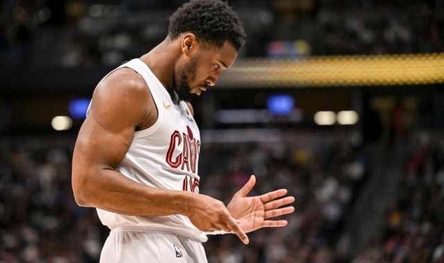 开云体育下载-米切尔0.9秒罚球准绝杀 骑士险胜掘金豪取四连胜